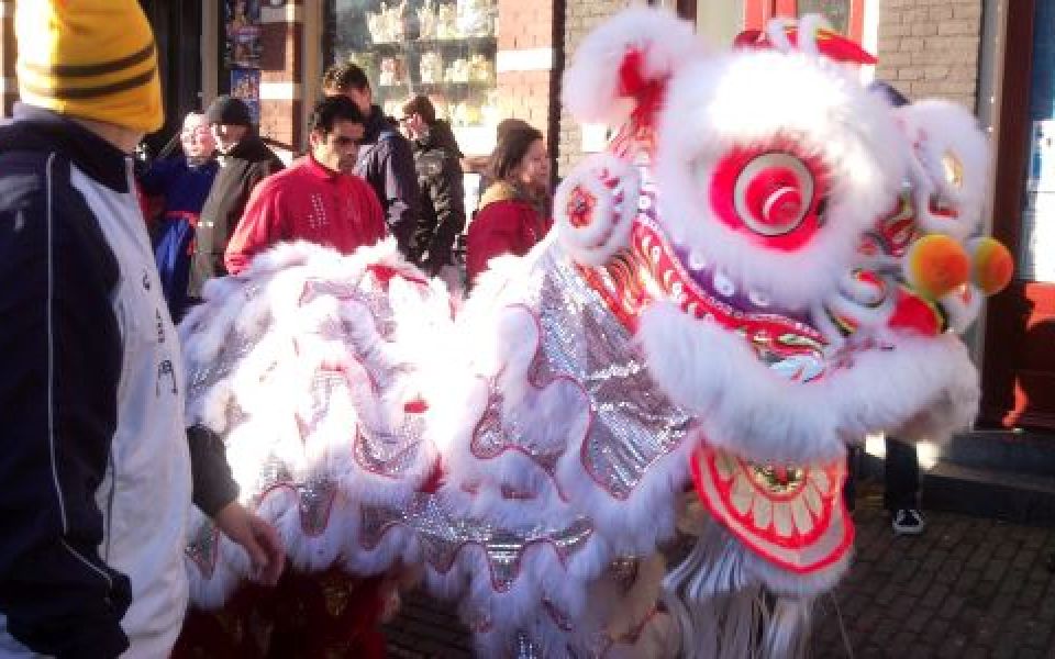 Viering Chinees Nieuwjaar in Amsterdam met de leeuwendans