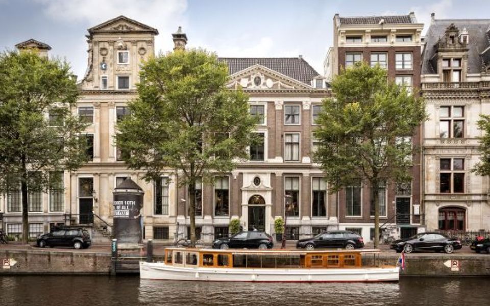 De gevel van het Grachtenmuseum Amsterdam